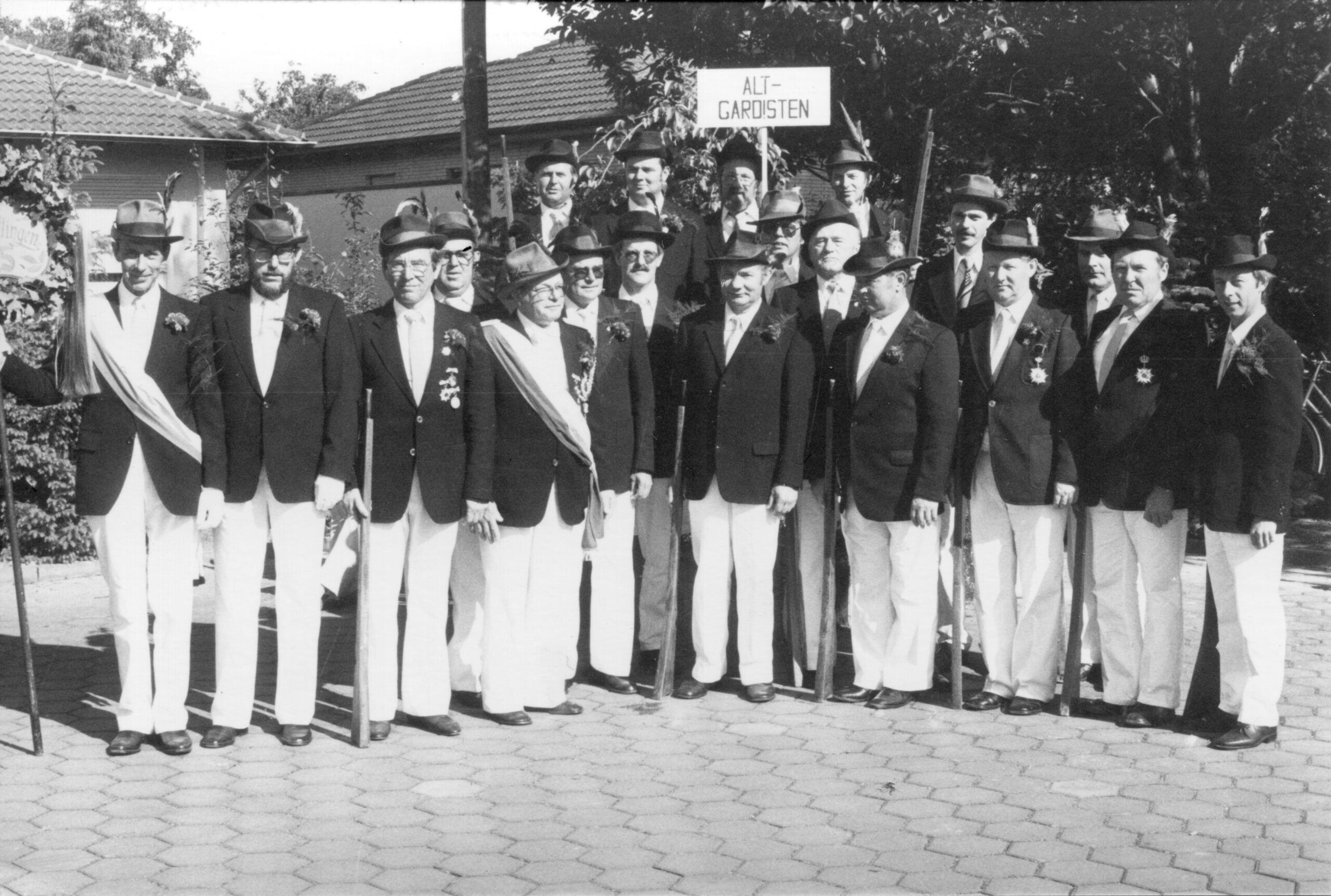 Altgardisten 1985 zum 60-jährigen Jubiläum v.l.n.r. Theo Pöppinghaus sen. Theo Nahrmann, Fredi Hansel, Heinz Hering, Herbert Sternschulte, Werner Hering, Franz-Josef Westhaus, Lutger Brinkmann, Brunp Koerdt, Willi Sternschulte, Wilfried Foschepoth, Heinz Berz, Walter Jackenkroll, Bernd Vickermann, Herbert Ebel, Wolfgang Siepmann, Helmut Budde, Heinrich Naarmann, Friedel Westerhoff, Josef Büttner.